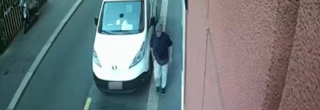 Milano, avvocatessa accoltellata, la polizia diffonde un video: «Aiutateci a trovare quest'uomo»