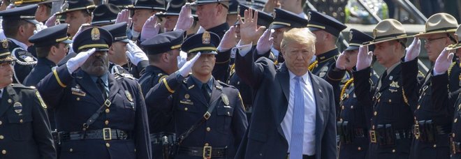 Trump: pena di morte per chi uccide un poliziotto Trump: pena di morte per chi uccide un poliziotto