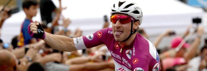 Elia Viviani dopo la volata vincente Elia Viviani dopo la volata vincente