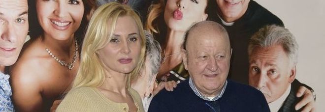 Boldi tradito? Parla Loredana: «Non stiamo insieme da tre anni». Ma lui ribatte: «Le ho regalato due auto...» Boldi tradito? Parla Loredana: «Non stiamo insieme da tre anni». Ma lui ribatte: «Le ho regalato due auto...»