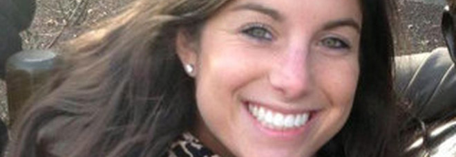 Ragazza di 27 anni morta investita da un camion mentre attraversa la strada Ragazza di 27 anni morta investita da un camion mentre attraversa la strada