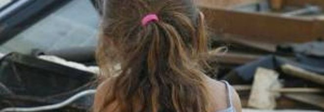 Rapisce una bambina di 7 anni: stuprata e uccisa dal suo compagno