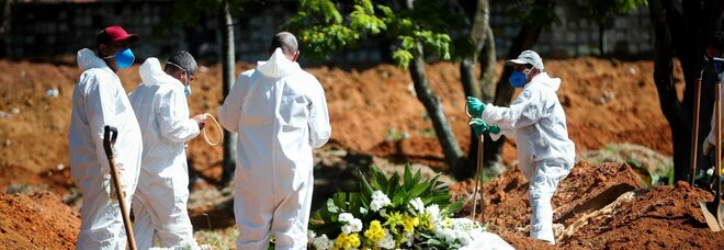 Covid, diretta. Usa verso i 5 milioni di casi, Trump: «La pandemia sta scomparendo» Covid, diretta. Usa verso i 5 milioni di casi, Trump: «La pandemia sta scomparendo»