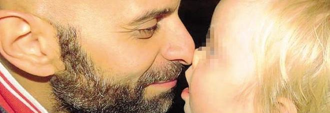 Luca, il papà single e gay che ha adottato una bimba down: «Alba è stata rifiutata da 7 famiglie» Luca, il papà single e gay che ha adottato una bimba down: «Alba è stata rifiutata da 7 famiglie»