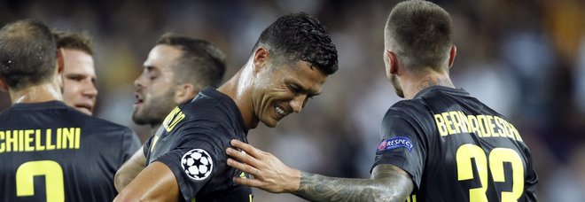 Valencia-Juventus 0-2: doppio Pjanic su rigore, CR7 espulso