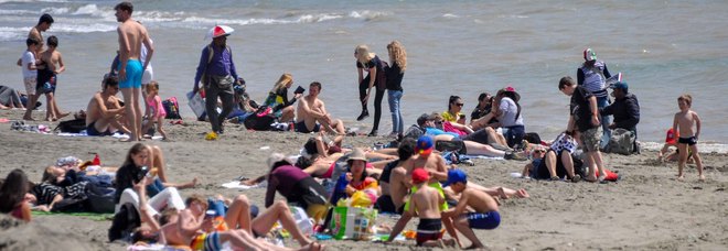 Spiagge Bandite Le Sigarette E Gli Ambulanti Sono A Numero