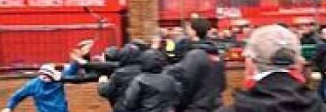Liverpool, incriminati i due tifosi romanisti. Ma l'accusa non è più tentato omicidio