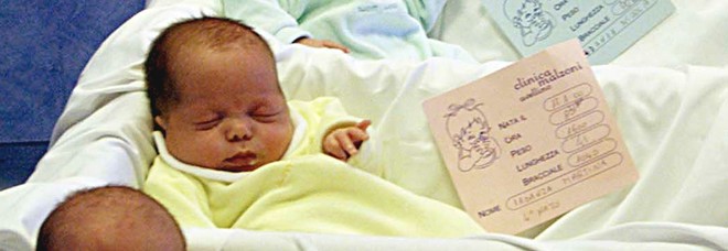 Partorisce il figlio per farlo adottare, 3 giorni dopo ci ripensa e lo riprende