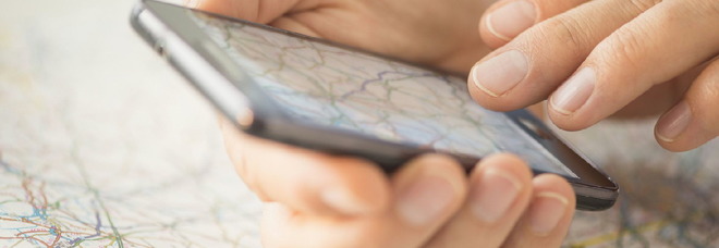 Campo magnetico 'impazzito' per lo spostamento dei poli: sistemi GPS da aggiornare, cosa sta succedendo