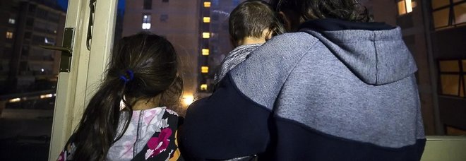 Rom, rischio infrazione Ue: Raggi tratta con Bruxelles Rom, rischio infrazione Ue: Raggi tratta con Bruxelles