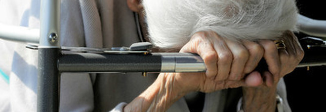 Due volte fragili: Telefono d'Argento contro la violenza alle donne anziane