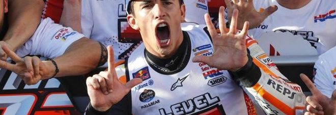Motogp, Marquez vittoria e titolo mondiale per la terza volta consecutiva. Dovizioso cade, Rossi quarto