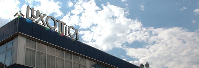 Operaia ripresa ingiustamente davanti ai colleghi e diffamata dal capo: Luxottica la risarcisce Operaia ripresa ingiustamente davanti ai colleghi e diffamata dal capo: Luxottica la risarcisce