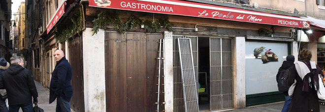 Crisi dei pescivendoli a Venezia: al mercato di Rialto ne sono rimasti sei Crisi dei pescivendoli a Venezia: al mercato di Rialto ne sono rimasti sei