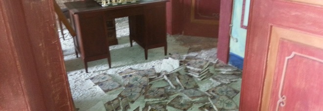 Scempio al "Museo spartano", rubato il pavimento di casa Beaumont Bonelli Scempio al "Museo spartano", rubato il pavimento di casa Beaumont Bonelli