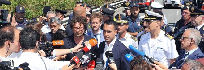 Di Maio: «Resta aperto 25% negozi, le domeniche saranno a turno» Di Maio: «Resta aperto 25% negozi, le domeniche saranno a turno»
