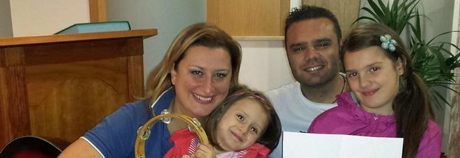 Dopo aver ucciso le figlie ha lasciato busta sul letto con 5mila euro per l'amante Dopo aver ucciso le figlie ha lasciato busta sul letto con 5mila euro per l'amante