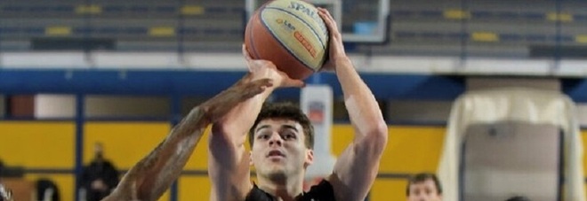 Lucas Maglietti in maglia Stella Azzurra Roma