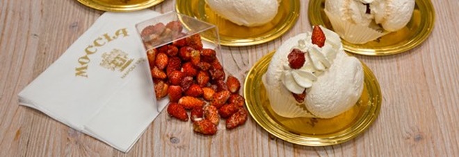 Meringa panna e fragoline, ecco il dolce di San Valentino Meringa panna e fragoline, ecco il dolce di San Valentino