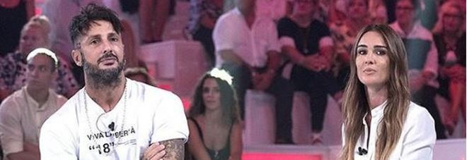 Fabrizio Corona: «Io e Asia siamo uguali, abbiamo sofferto entrambi. Ilary? Voglio abbracciarla» Fabrizio Corona: «Io e Asia siamo uguali, abbiamo sofferto entrambi. Ilary? Voglio abbracciarla»