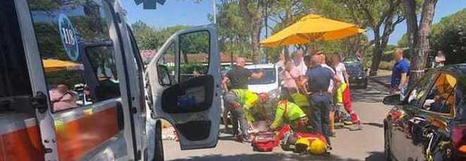 Attraversa sulle strisce: bimba di 7 anni sbalzata in aria da un'auto