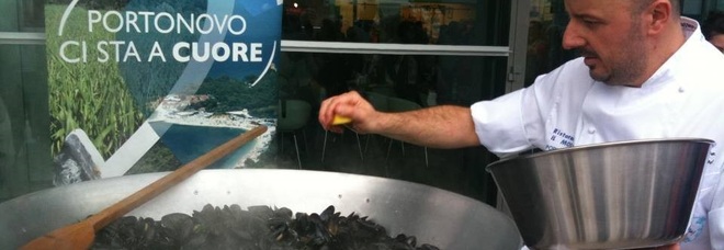 Non chiamatele cozze:
a Portonovo sono
i giorni di "Mosciolando"