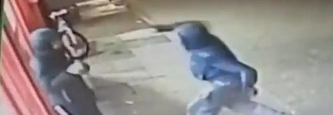 Un fermo immagine dal video pubblicato dal Daily Mail Un fermo immagine dal video pubblicato dal Daily Mail