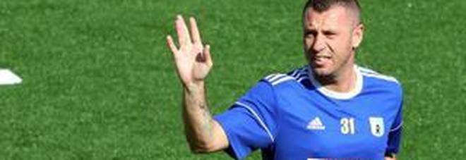 Aggredì i vigili che lo multavano, Cassano indagato a Genova