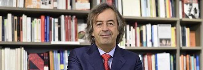 Coronavirus, virologo Burioni: «Quest'estate? Se continuiamo a uscire il virus non si fermerà»