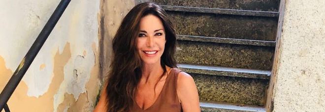 Emanuela Folliero, l'ultimo annuncio su Rete 4: «Ciao a tutti, vi auguro una vita piena di gioia» Emanuela Folliero, l'ultimo annuncio su Rete 4: «Ciao a tutti, vi auguro una vita piena di gioia»