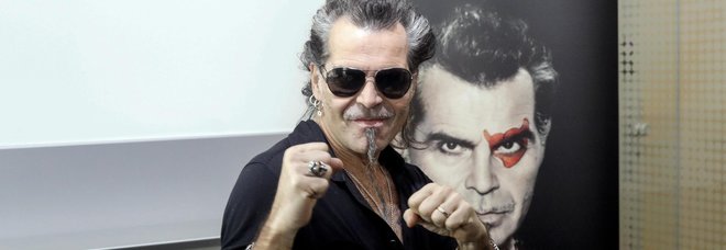Pelù sale sul ring: «Mi girano ancora le balle. Do i miei pugni e li ricevo». Dopo Sanremo presenta il nuovo album “Pugili fragili”