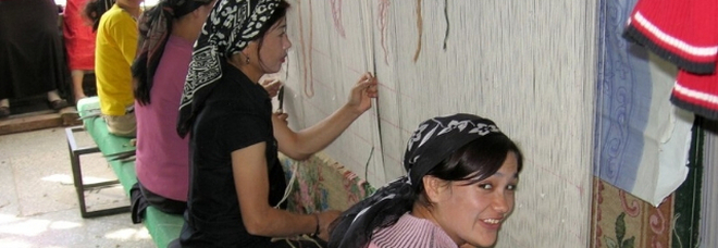 Twitter censura la Cina, aveva annunciato l'emancipazione delle donne uigure (sottoposte a sterilizzazione forzata)