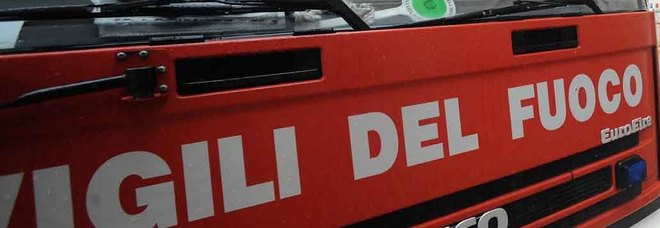 Giovane parcheggia
l'auto sull'A14 e si lascia
cadere dal cavalcavia