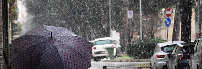 Maltempo, Italia ancora al gelo: pioggia e neve al Centro-Sud. La «tregua» solo sabato