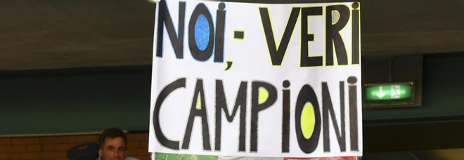 «Sapete solo rubare», il San Paolo
risponde ai cori dello Stadium