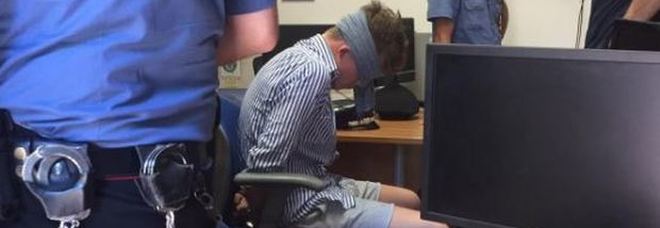 Carabiniere ucciso, la foto con il sospettato bendato per 5 minuti. L'Arma prende le distanze, scatta l'inchiesta interna