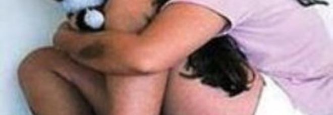 Papà orco, i carabinieri trovano i tre figli nell'armadio. Si nascondevano dal genitore Papà orco, i carabinieri trovano i tre figli nell'armadio. Si nascondevano dal genitore