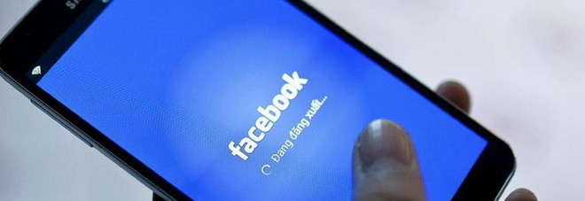 Accede al profilo Facebook del suo ex, condannata in tribunale