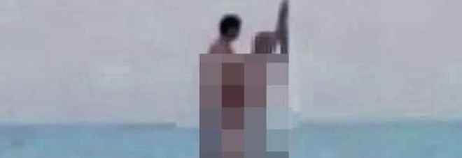 Sesso sul pontile in pieno
giorno: il video finisce
su Facebook e diventa virale