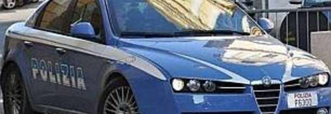 Sassi contro i poliziotti al grido: «Sono un guerriero di Allah» Sassi contro i poliziotti al grido: «Sono un guerriero di Allah»