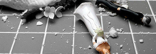 Lo sposo scappa con i soldi delle buste: scoppia la rissa al matrimonio