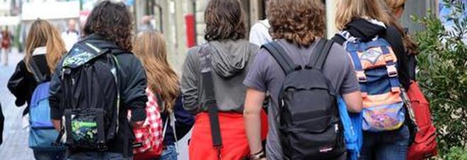 Spacciavano droga a scuola: chiesto il rinvio a giudizio per 2 minori Spacciavano droga a scuola: chiesto il rinvio a giudizio per 2 minori
