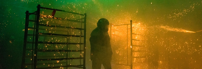 Il Beehive Fireworks Festival di Yanshui: i fuochi sono sparati verso il pubblico Il Beehive Fireworks Festival di Yanshui: i fuochi sono sparati verso il pubblico