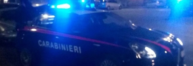 Lite condominiale finisce a coltellate: tre persone ferite