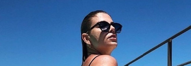 Emma Marrone, bikini hot senza Photoshop: «Le imperfezioni fanno la differenza» Emma Marrone, bikini hot senza Photoshop: «Le imperfezioni fanno la differenza»