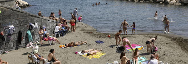 Napoli è Aprile Ma Sembra Luglio Primi Bagni E Spiagge