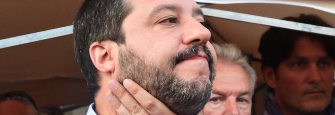 Salvini attacca: «Italia ostaggio di M5S e Pd. La telenovela finirà male» Salvini attacca: «Italia ostaggio di M5S e Pd. La telenovela finirà male»