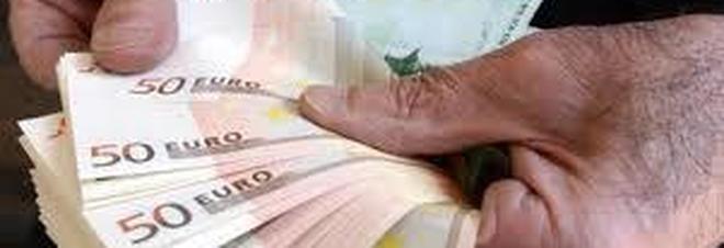 Diventa papà e per l'euforia
perde borsa con tremila euro
e una collana con diamante