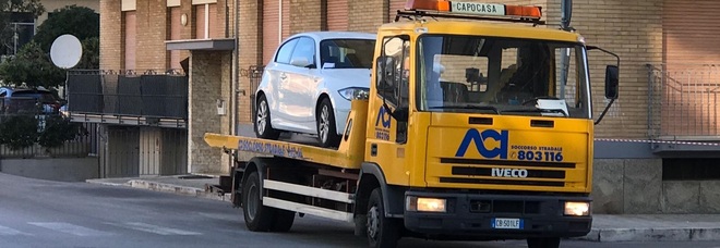 C'è la mezza maratona:
venti automobili
rimosse dal carroattrezzi