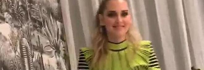 Chiara Ferragni cucina di notte e Fedez scherza: «Cosa si prova a tenere una pentola in mano?»